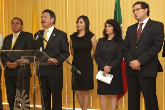 El Senador Armando Ríos Piter acusó a la dirigencia perredista de pedirle que negociara con el ex Gobernador de Guerrero Ángel Aguirre . Foto: Cuartoscuro