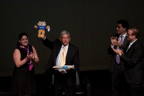 AMLO-Estudiantes-3
