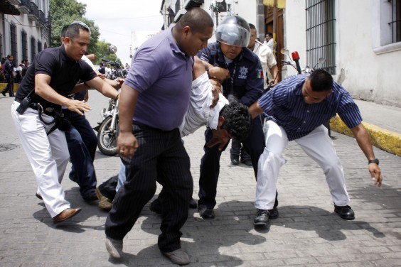 Golpiza_Antipen771a-3