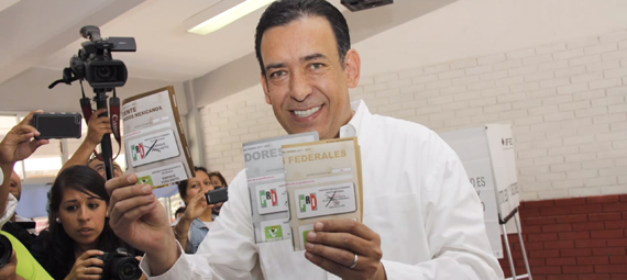 Humberto-Moreira-votando