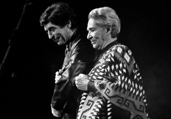 548954_510946355588090_1666851580_n