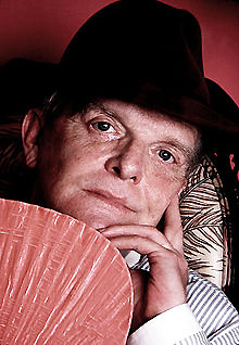 220px-Truman_Capote_by_Jack_Mitchell
