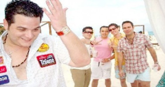 "Fabiancito" con sus amigos en Cancún. Foto: Twitter 