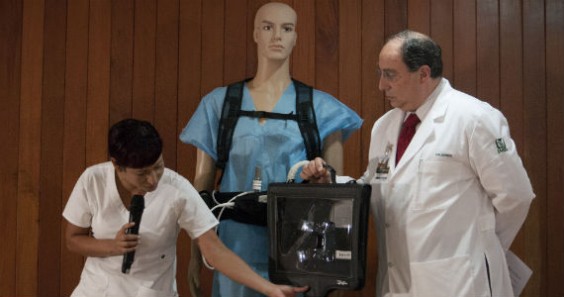 Demostración de parte de su dispositivo. Foto: Cuartoscuro