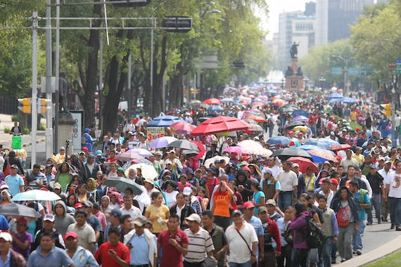 Mega marcha de la CNTE a Los Pinos. Foto: Francisco Cañedo, SinEmbargo.