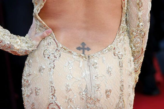 La cruz de Eva Longoria (Foto: EFE)