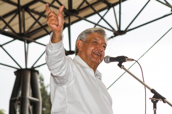 López Obrador en campaña. Foto: Antonio Cruz, SinEmbargo.