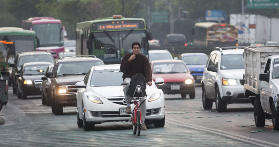Urgen medidas para la movilidad, aseguran expertos y autoridades. Foto: Cuartoscuro.