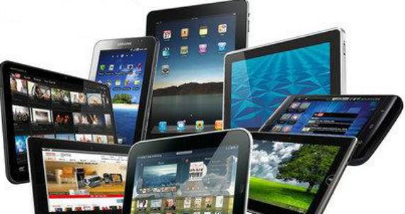 Millones de fanáticos están con sus smartphones y tablets en la mano comentando minuto a minuto lo que ven por televisión. Foto: EFE.