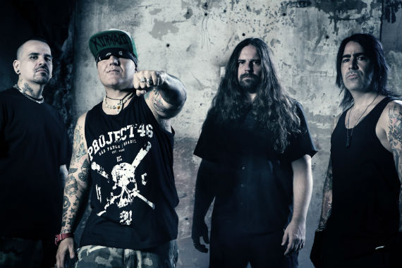 Luz y sombra, mucha garra en la nueva agrupación. Foto: Warner Music