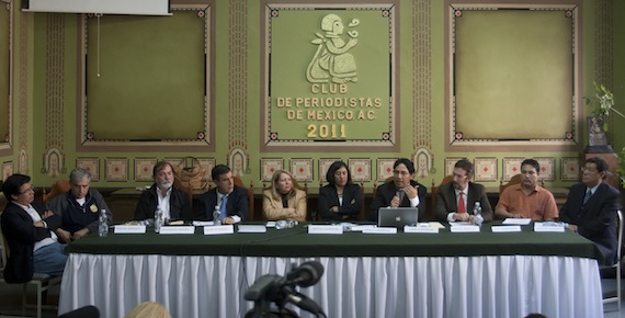 Intelectuales, investigadores, abogados y periodistas, dieron a conocer el 11 de octubre de 2011 que presentarían una demanda contra de Felipe Calderón Hinojosa, ante la Corte Internacional de la Haya. Foto: Cuartoscuro