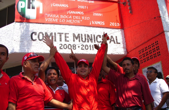Isleño Cruz al ser elegido como candidato priista a la alcaldía de Medellín Foto: Especial