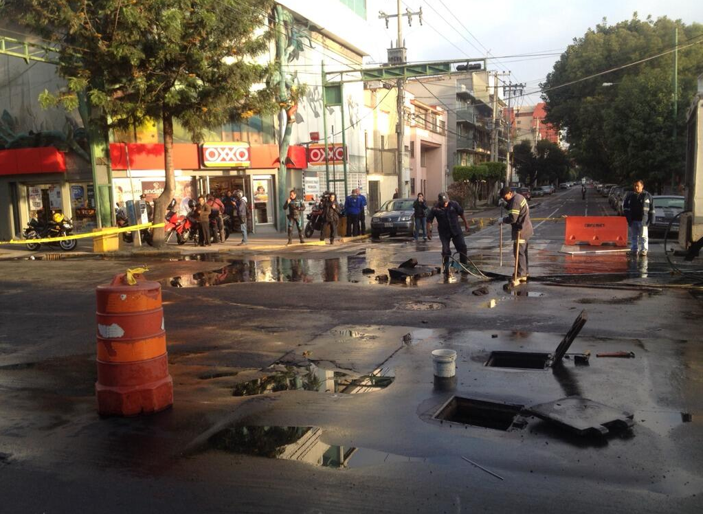 Fugas de agua en la colonia del Valle Foto: Twitter (@mtsuarez_t)