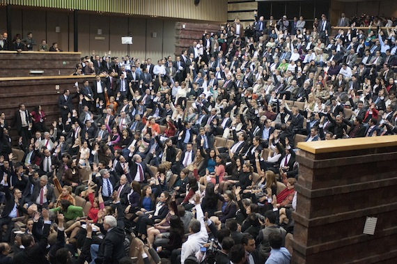 La votación en la Cámara de Diputados se realizó con total desorden. Foto: Cuartoscuro