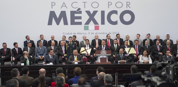 El 2 de diciembre de 2012 el Presidente Enrique Peña Nieto encabezó la ceremonia de la Firma del Pacto por México en el Alcázar del Catillos de Chapultepec. Foto: Cuartoscuro