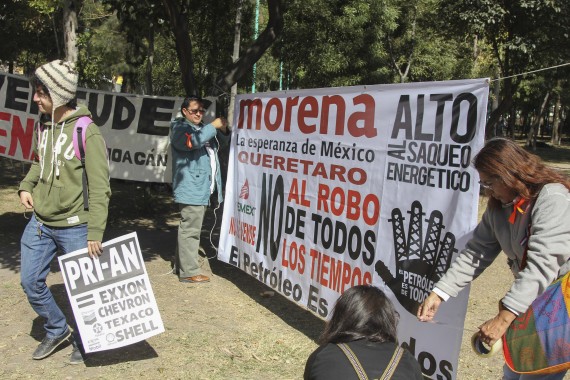 Protesta de Morena contra la Reforma Energética, una de las modificaciones constitucionales más controversiales en 30 años. Foto: Cuartoscuro