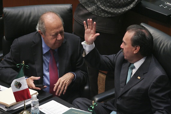 El Senador Carlos Romero Deschamps decidió no votar en lo general el dictamen en comisiones, a pesar de ser Secretario de la Comisión de Energía. Foto: Cuartoscuro