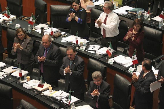 Reforma Energética es aprobada por senadores del PRI y PAN. Foto: Cuartoscuro