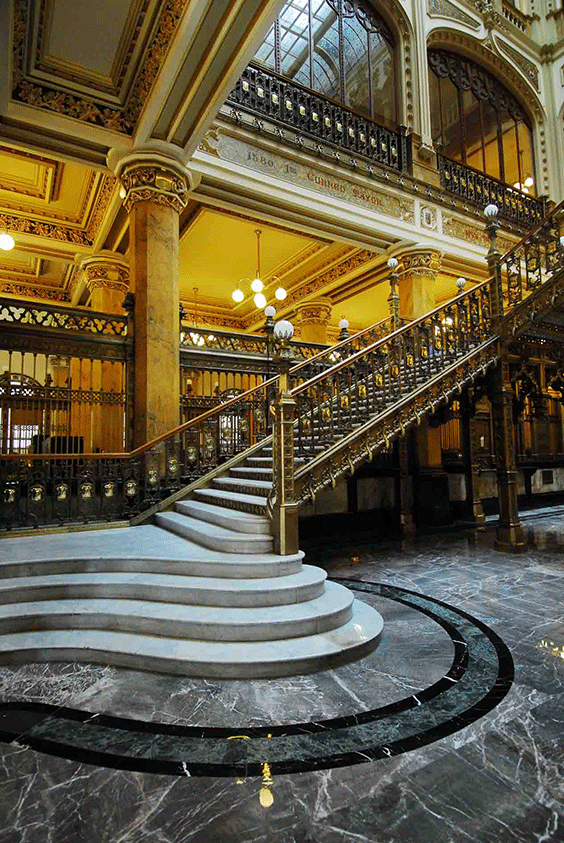 Escalinata del Palacio de Correos