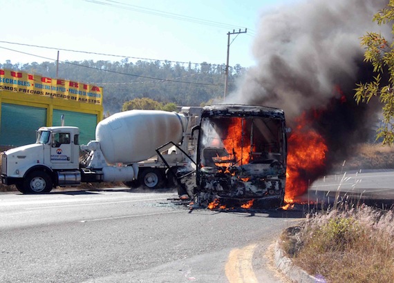 Durante diciembre de 2010 se dieron fuertes enfrentamientos entre bandas del crimen organizado contra la PF durante la realización de operativos donde cayó abatido por fuerzas federales Nazario Moreno González alias "el Chayo". Foto: Cuartoscuro.