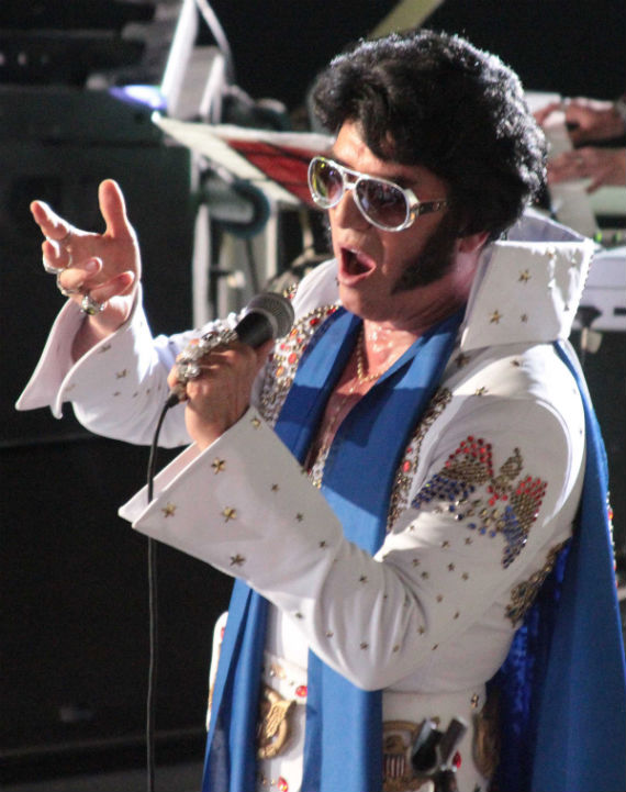Héctor Ortiz, imitador de Elvis Presley. Foto: Cortesía Imagen Latente, FICA
