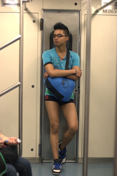 Nopantsmx Miles De Personas Viajan En El Metro Del Df Sin Pantalones FotogalerÍa
