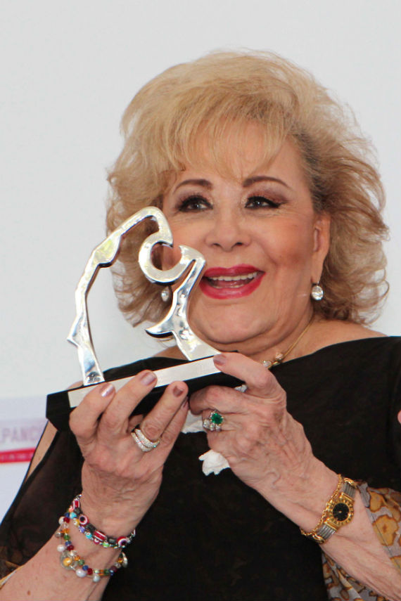 Silvia Pinal recibe el Jaguar de Plata en el FICA. Foto: Cortesía Imagen Latente, FICA