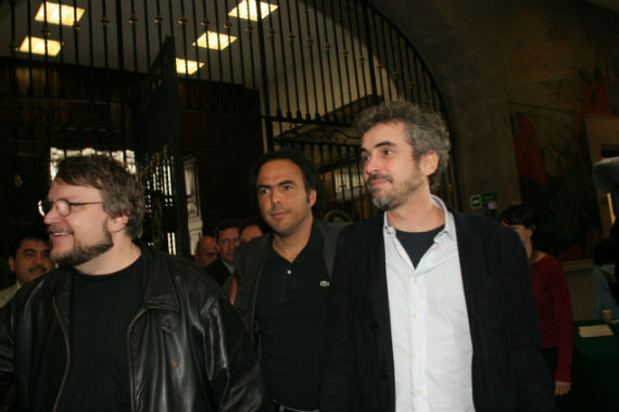 Con Alfonso Cuarón y Guillermo del Toro en el Senado de México, donde los tres recibieron un reconocimiento. Foto: Cuartoscuro