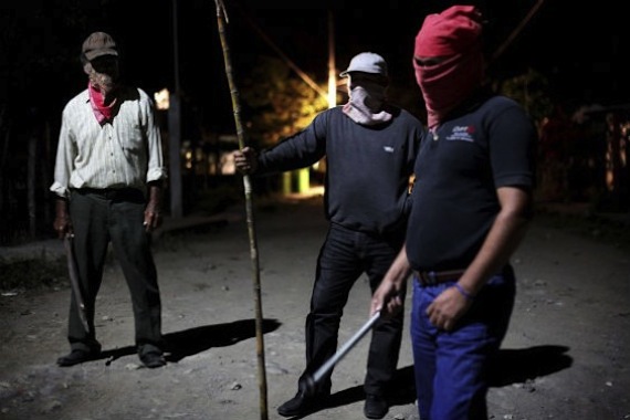 El pasado 14 de marzo se publicó un reportaje del fotoperiodista Félix Márquez sobre habitantes del predio “El Inglés”, ubicado en la localidad de Piedras Negras, municipio de Tlalixcoyan, quienes se agruparon para conformar la Guardia Civil de Autodefensa. Foto: Cuartoscuro.