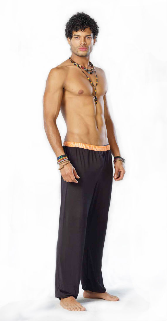 El colombiano Khris Cifuentes Cifuentes interpreta a "Watusi", un joven soñador y enamorado de Flora (Carmen Villalobos) que se ve envuelto en un triángulo amoroso en el que hay insidias e intrigas. Foto: Especial