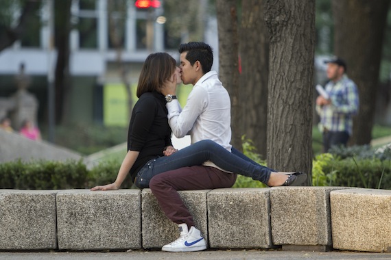Existen numerosos casos de quienes conectan con sus futuras parejas en internet. Foto: Cuartoscuro