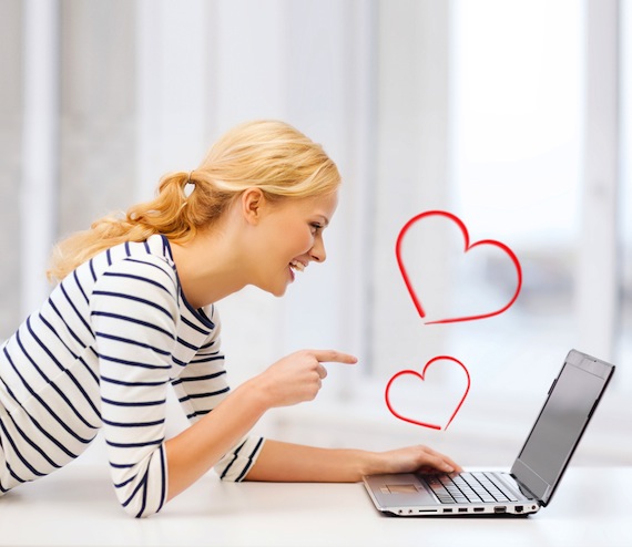 Concepto de amor e internet. Foto: Shutterstock