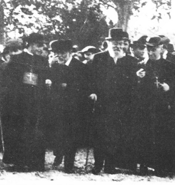 Gaudí y Güell visitan la Colonia Güell (1910)