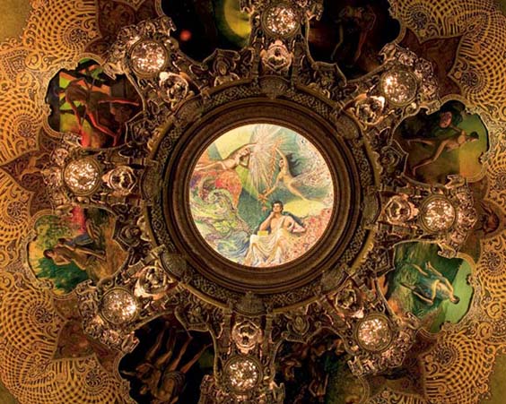 Medallón central del plafon del teatro Isauro Martínez.