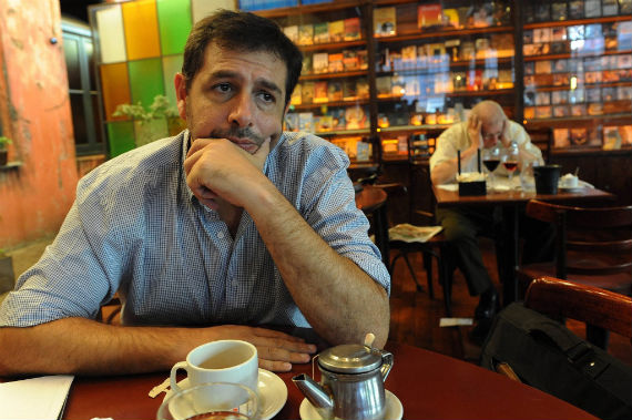 Marcelo Britos ganó el Premio Sor Juana de novela. Foto: Especial