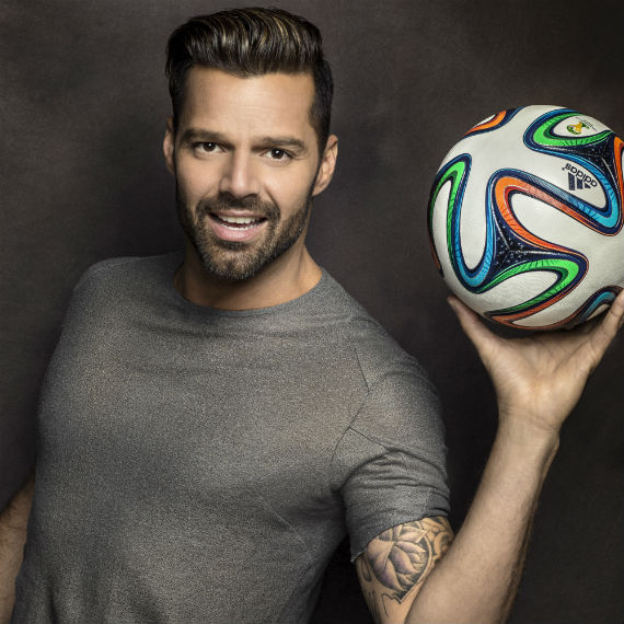 El puertorriqueño más famoso del mundo vuelve a jugar al futbol. Foto: Sony Entertainment