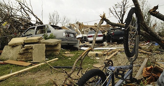 Son varias las soluciones que ofrecen para detener tornados, pero pocas son viables. Foto: EFE