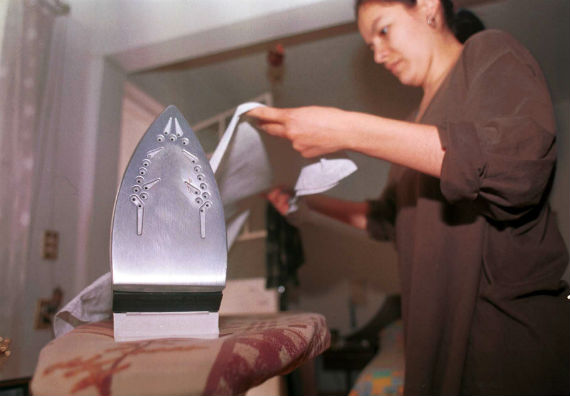 La mayoría de las trabajadoras domésticas en el país perciben entre mil y 2 mil 500 pesos al mes. Foto: Cuartoscuro