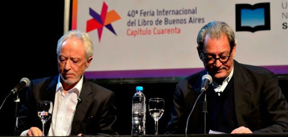 Paul Auster y J.M. Coetzee en la Feria del Libro de Buenos Aires. Foto: Facebook