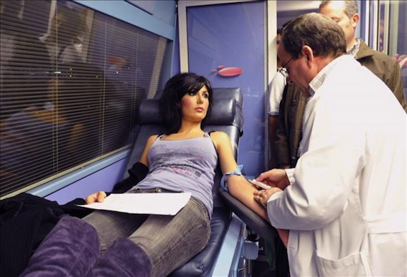 Rejuvenecer y detener el deterioro cognitivo podría ser posible gracias a una transfusión de sangre. Foto: EFE