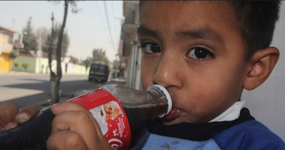 Coca-Cola, la marca que más consumen los mexicanos; está presente en el 99% de los hogares, revela estudio. Foto: Cuartoscuro