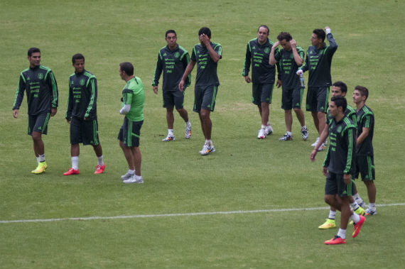 El crack durante un entrenamiento con el seleccionado mexicano. FOTO: IVÁN STEPHENS /CUARTOSCURO.COM
