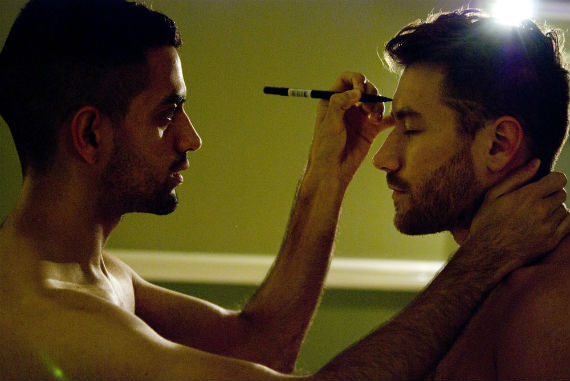 Renner retrata todo el proceso, desde la escritura hasta llegar a los desnudos en los que los que los modelos exponen sus "marcas". Foto: Lauren Renner