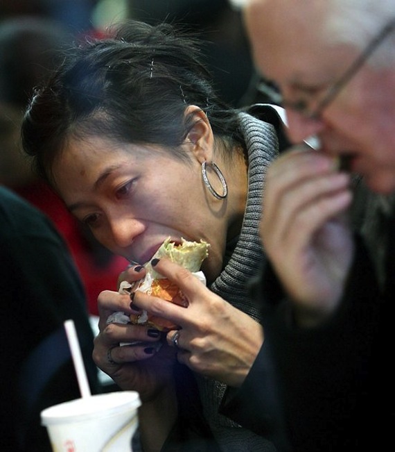 La luz azul de algunos gadgets puede incrementar el apetito y, por lo tanto, el aumento de peso. Foto: EFE