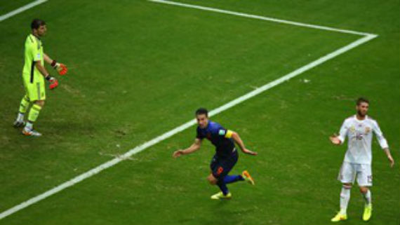 El holandés se adueñó del campo en su debut en Brasil. Foto: fifa.com