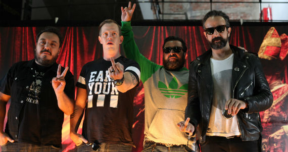 Ya peinan canas, pero no han perdido las ganas de protestar. Foto: Notimex