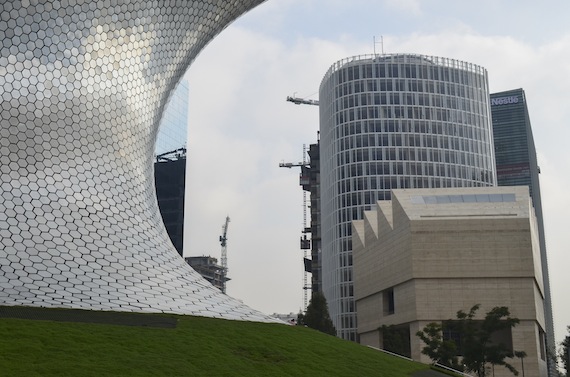El Museo Jumex a un costado de la plaza Carso. Foto: Cuartoscuro