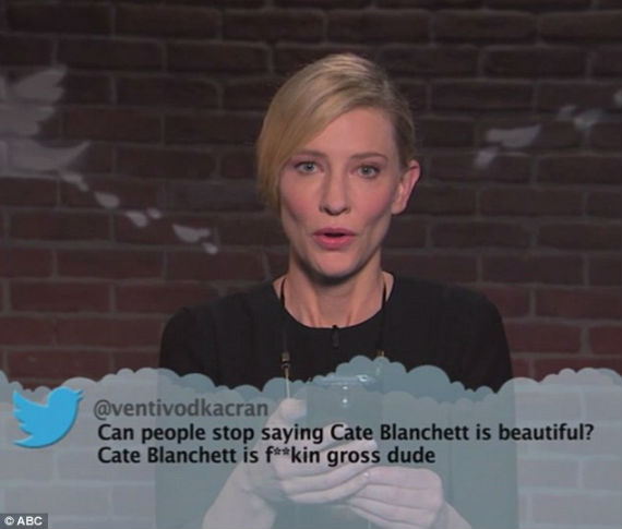 Cate Blanchett leyendo a su troll en el show de Jimmy Kimmel. Foto. Internet