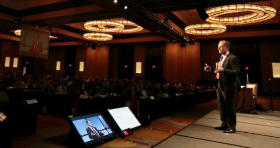 David Perlmutter viaja por el mundo difundiendo su teoría. Foto: www.drperlmutter.com