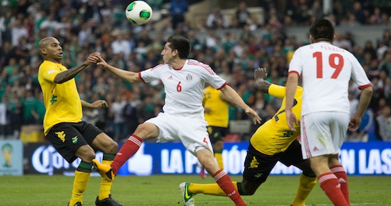Héctor Herrera al jugar contra Jamaica en 2013. Foto: Notimex